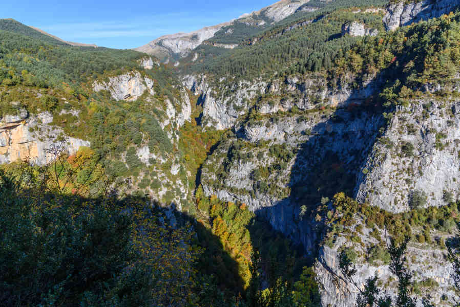 Huesca - parque nacional de Ordesa y Monte Perdido - valle de Escuaín 02 - garganta de Escuaín.jpg